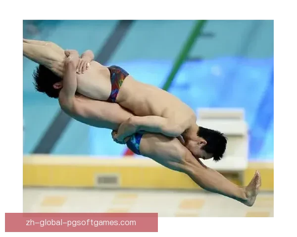 水下视界：跳水高手的精彩表演