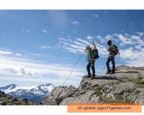 登山高手争霸:征服巅峰的征程 登山高手争霸:征服巅峰的征程